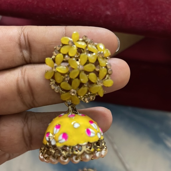 ❌SOLD❌Beautiful jhumkas with pearl droppings - Picture 3 of 3